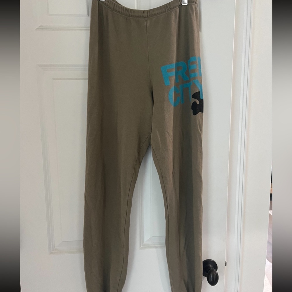 Free city sweats xs